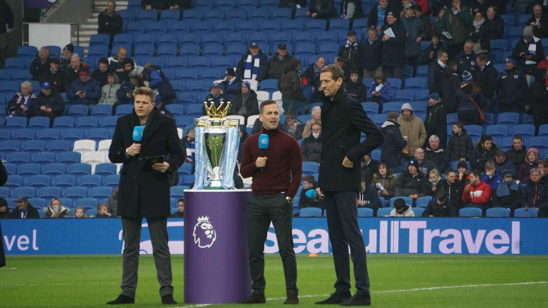 加令人瞩目 加令人瞩目